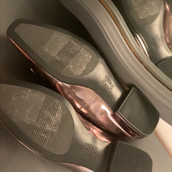 Naturalizer, size 5, silver pewter flats - Picture 3 of 7